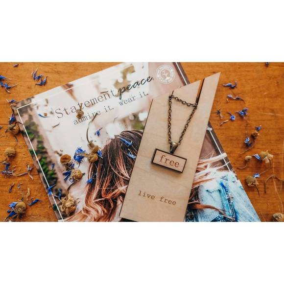 NEW STATEMENT PEACE women's live free drop necklace in natural - Picture 3 of 3